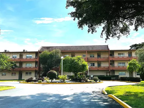 8826 W Mcnab Rd #304, Tamarac, FL 33321