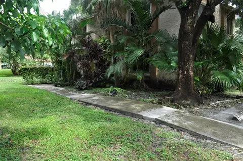 175 Wimbledon Lake Dr #175, Plantation, FL 33324
