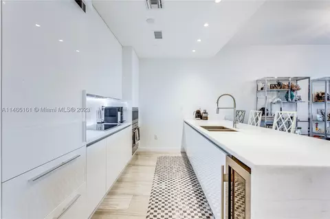 801 S Pointe Dr #406, Miami Beach, FL 33139