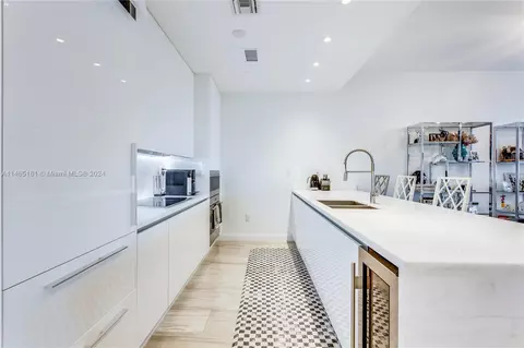 801 S Pointe Dr #406, Miami Beach, FL 33139