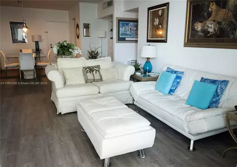 800 West Ave #904, Miami Beach, FL 33139