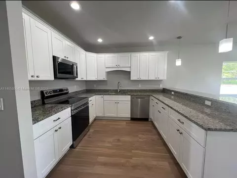 940 SE 6th St, Stuart, FL 34994 photo 5