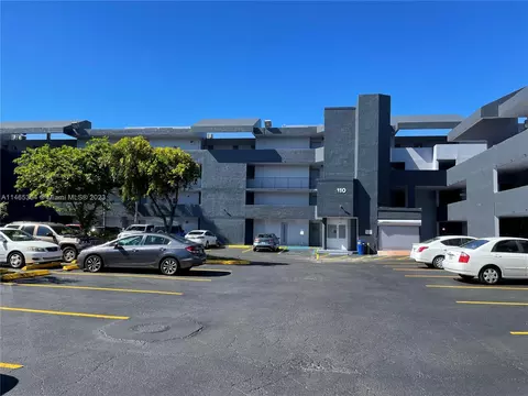 110 Fontainebleau Blvd #402, Miami, FL 33172