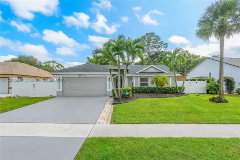 173 Kings Way, Royal Palm Beach, FL 33411
