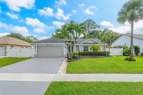 173 Kings Way, Royal Palm Beach, FL 33411