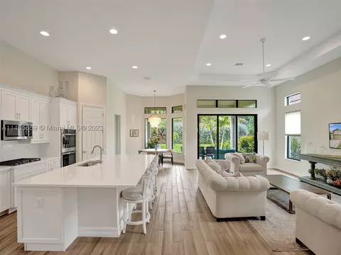 9028 E Leon Cir, Parkland, FL 33076