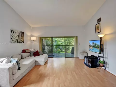4115 NW 22nd St #249E, Coconut Creek, FL 33066