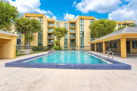 11800 SW 18th St #126-4, Miami, FL 33175