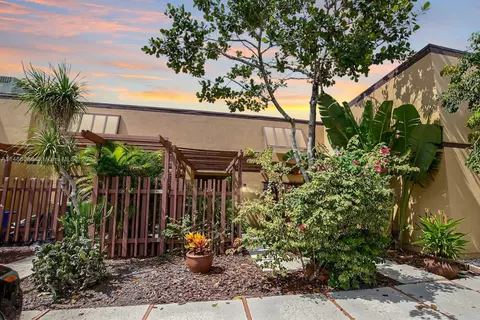 1310 E Golfview Dr #., Pembroke Pines, FL 33026