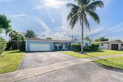 721 SW 64th Ter, Pembroke Pines, FL 33023