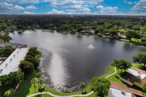 301 Cambridge Rd #305, Hollywood, FL 33024