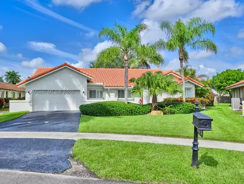1501 W Oak Knoll Cir, Davie, FL 33324