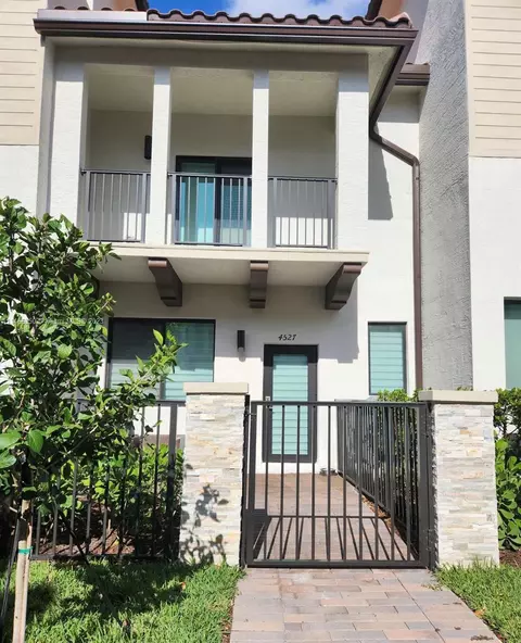 4527 NW 83rd Path #4527, Doral, FL 33166