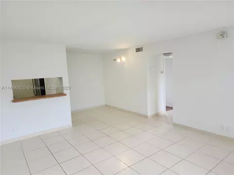 823 Twin Lakes Dr #31-G, Coral Springs, FL 33071