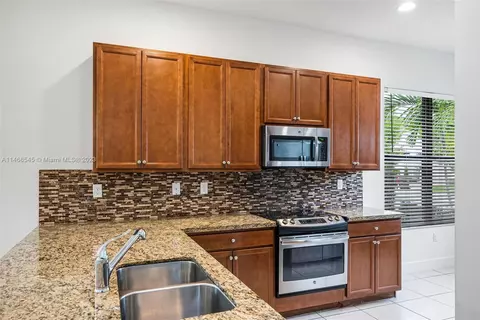 3250 W 96th Pl, Hialeah, FL 33018 photo 9