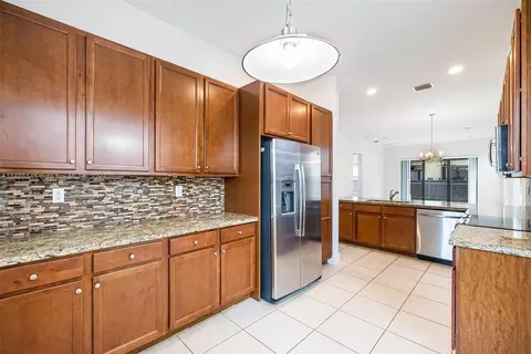 3250 W 96th Pl, Hialeah, FL 33018 photo 11