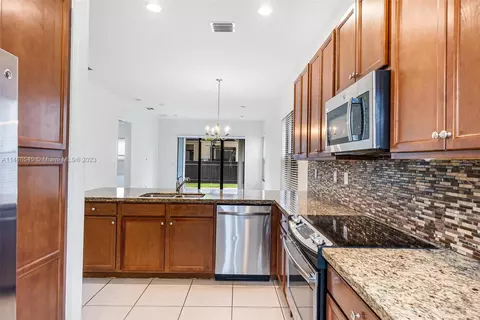 3250 W 96th Pl, Hialeah, FL 33018 photo 12