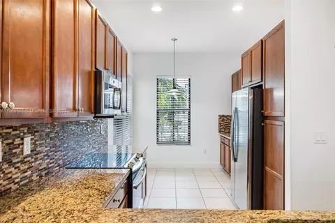 3250 W 96th Pl, Hialeah, FL 33018 photo 8