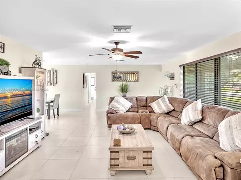 1867 NW 9th Ave, Homestead, FL 33030