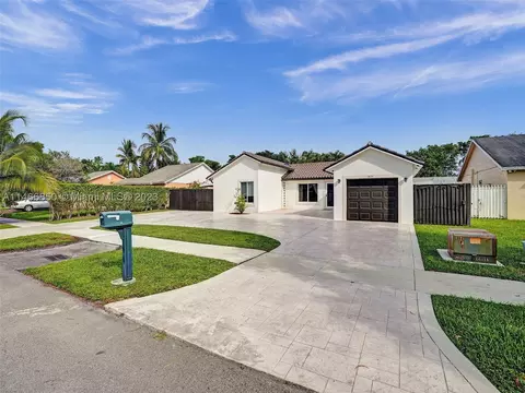 5851 NW 197th Ter, Hialeah, FL 33015