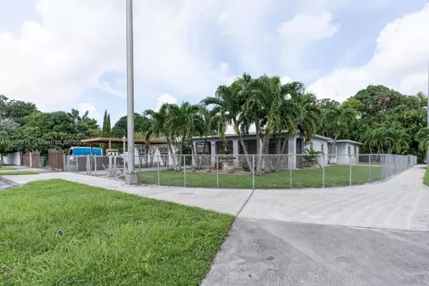 691 E 17th St, Hialeah, FL 33010