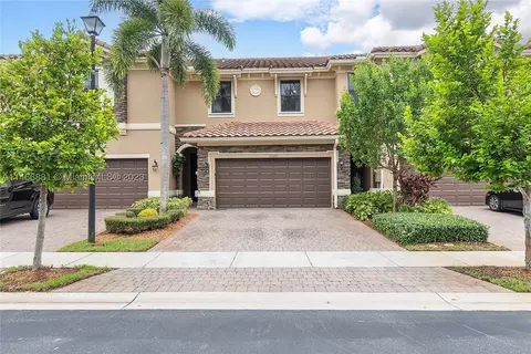 12200 Village Pl, Davie, FL 33325