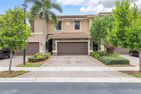 12200 Village Pl, Davie, FL 33325