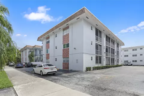 714 NE 10th St #306, Hallandale Beach, FL 33009