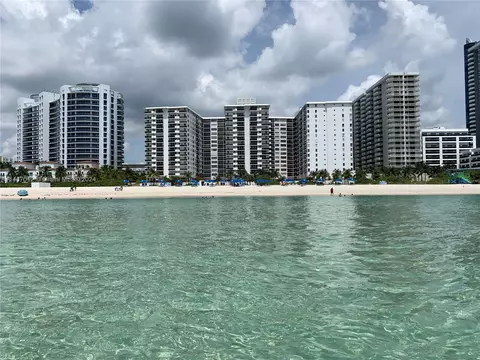 6039 Collins Ave #1630, Miami Beach, FL 33140