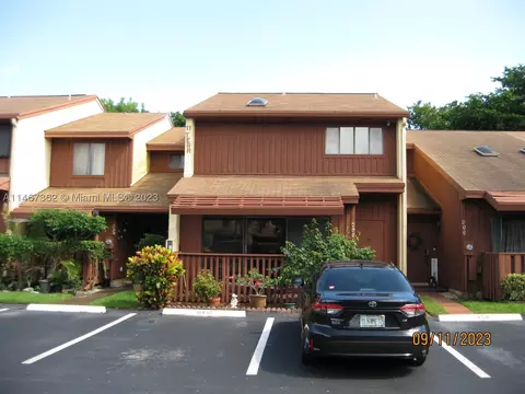 460 SE 11th Ter #460, Dania Beach, FL 33004
