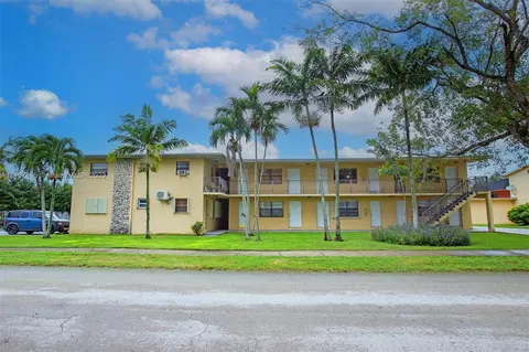 4590 Ludlam Rd #18, Miami, FL 33155