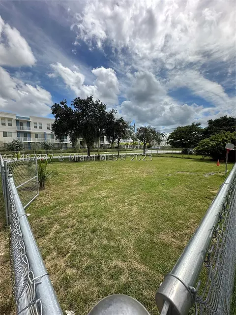 513 NW 10th St, Florida City, FL 33034