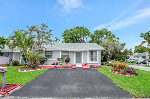 10374 SW 207th Ln, Cutler Bay, FL 33189