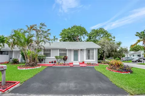 10374 SW 207th Ln, Cutler Bay, FL 33189