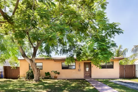940 N 70th Ter, Hollywood, FL 33024