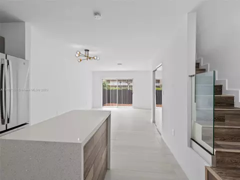 450 SE 7th St #233, Dania Beach, FL 33004