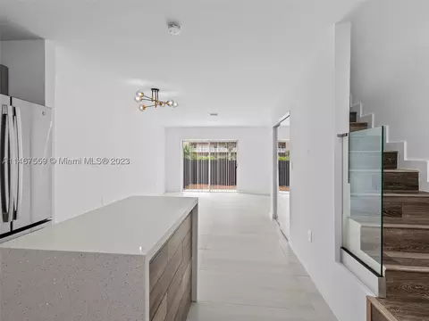 450 SE 7th St #233, Dania Beach, FL 33004