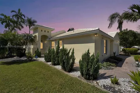 15200 Wilshire Way, Pembroke Pines, FL 33027