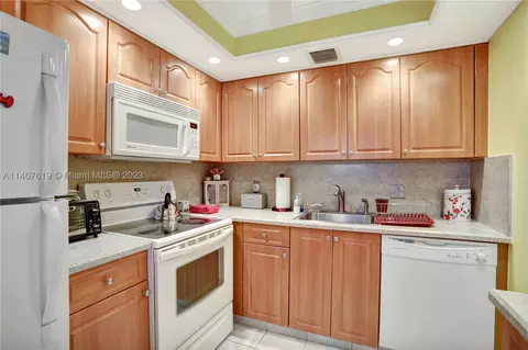 13155 SW 7th Ct #313E, Pembroke Pines, FL 33027