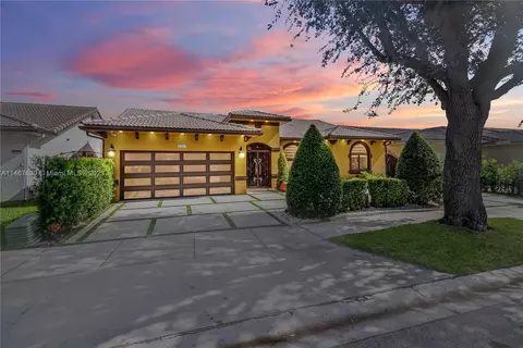 8801 NW 142nd St, Miami Lakes, FL 33018