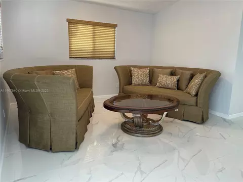 2579 W 72nd St, Hialeah, FL 33016 photo 4