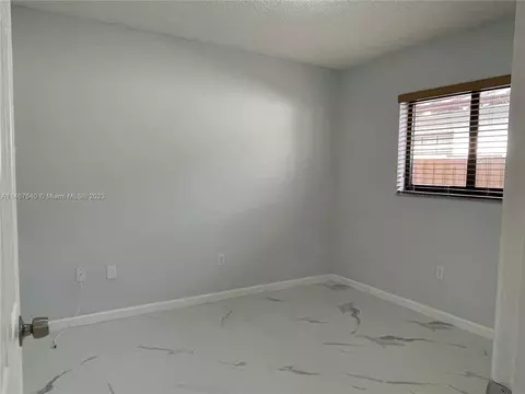 2579 W 72nd St, Hialeah, FL 33016 photo 9