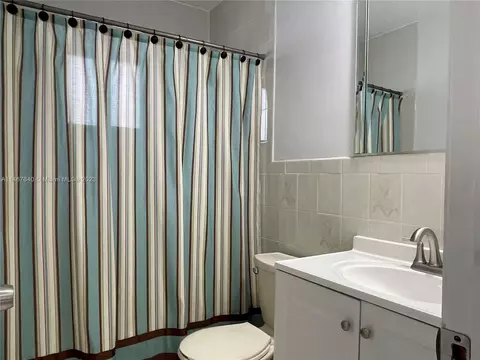 2579 W 72nd St, Hialeah, FL 33016 photo 13