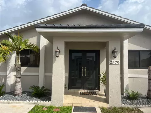 2579 W 72nd St, Hialeah, FL 33016 photo 3