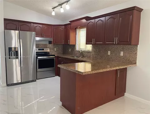 2579 W 72nd St, Hialeah, FL 33016 photo 15