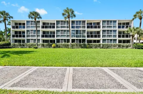 1 Harbour Way #203, Bal Harbour, FL 33154