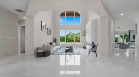 10721 Pine Lodge Trl, Davie, FL 33328