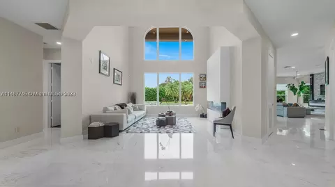 10721 Pine Lodge Trl, Davie, FL 33328