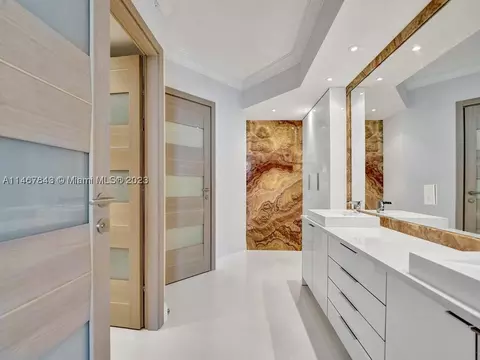 3370 Hidden Bay Dr #914, Aventura, FL 33180
