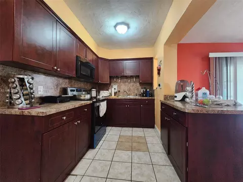 924 E 23rd St, Hialeah, FL 33013 photo 10